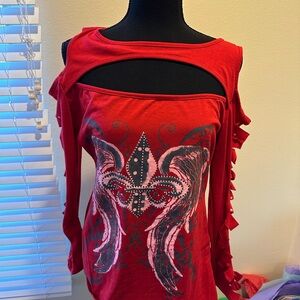 Elegant Red Cutout Shoulder Top with Graphic Design